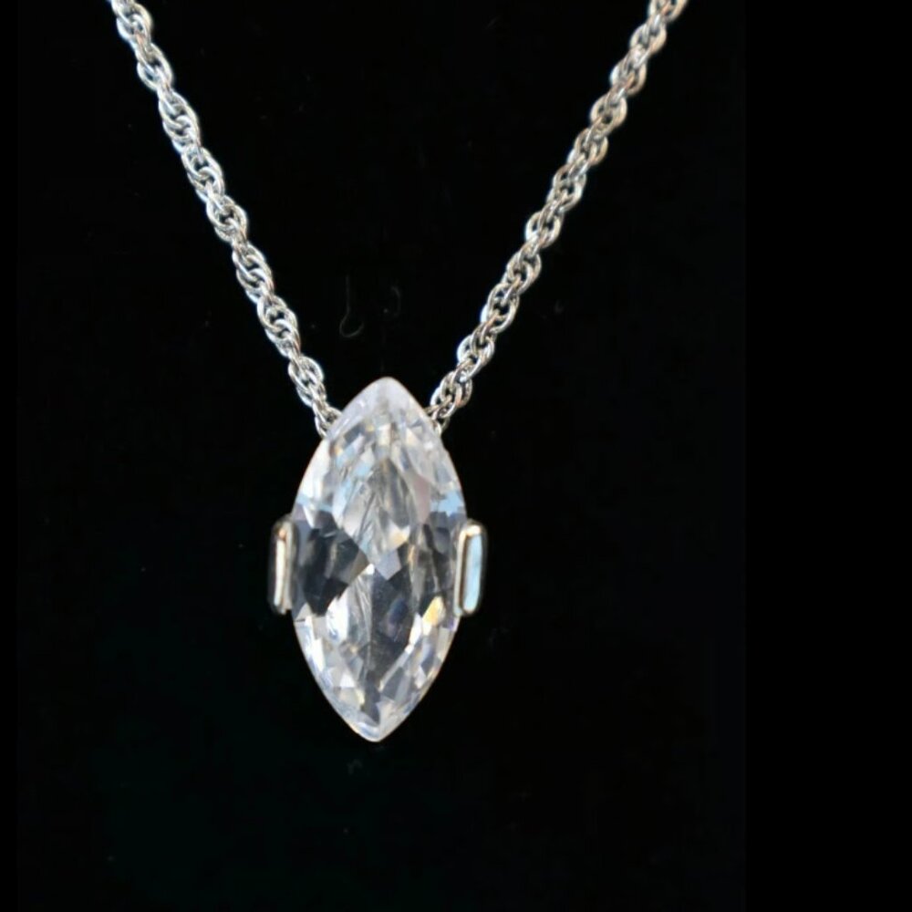 Avon diamond cut rhinestone pendant on 16 inch chain